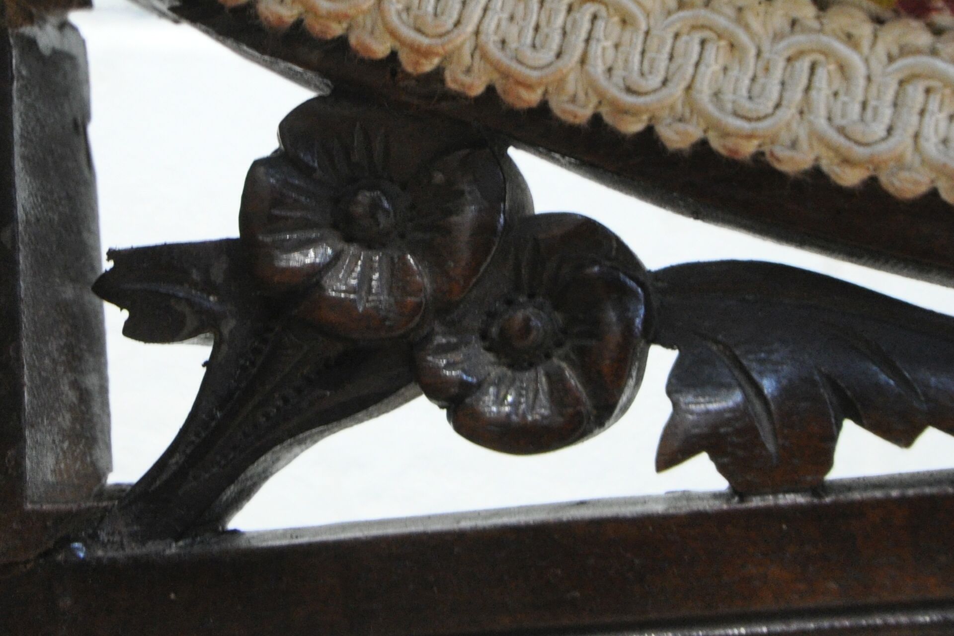 IN THE MANNER OF CHRISTOPHER DRESSER, AN EDWARDIAN WALNUT CORNER CHAIR, with beige and floral - Image 5 of 6