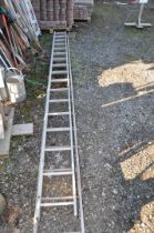 AN ALUMINIUM DOUBLE EXTENSION LADDER with 17 rungs to each 422cm length