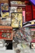 A BOX OF ASSORTED SILVER AND WHITE METAL JEWELLERY, COSTUME JEWELLERY AND WATCHES, to include a