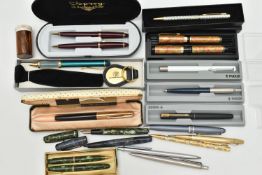 A COLLECTION OF 20TH AND 21ST CENTURY FOUNTAIN AND ROLLER BALL PENS, PEN AND PENCIL SETS, ETC,