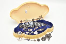 A SELECTION OF SILVER AND WHITE METAL JEWELLERY, to include a Siam bracelet, brooch and pair of