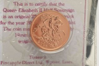 A BOXED 2008 ELIZABETH II, 22CT GOLD HALF SOVEREIGN COIN, 3.99 grams, 19mm, in blister pack with box