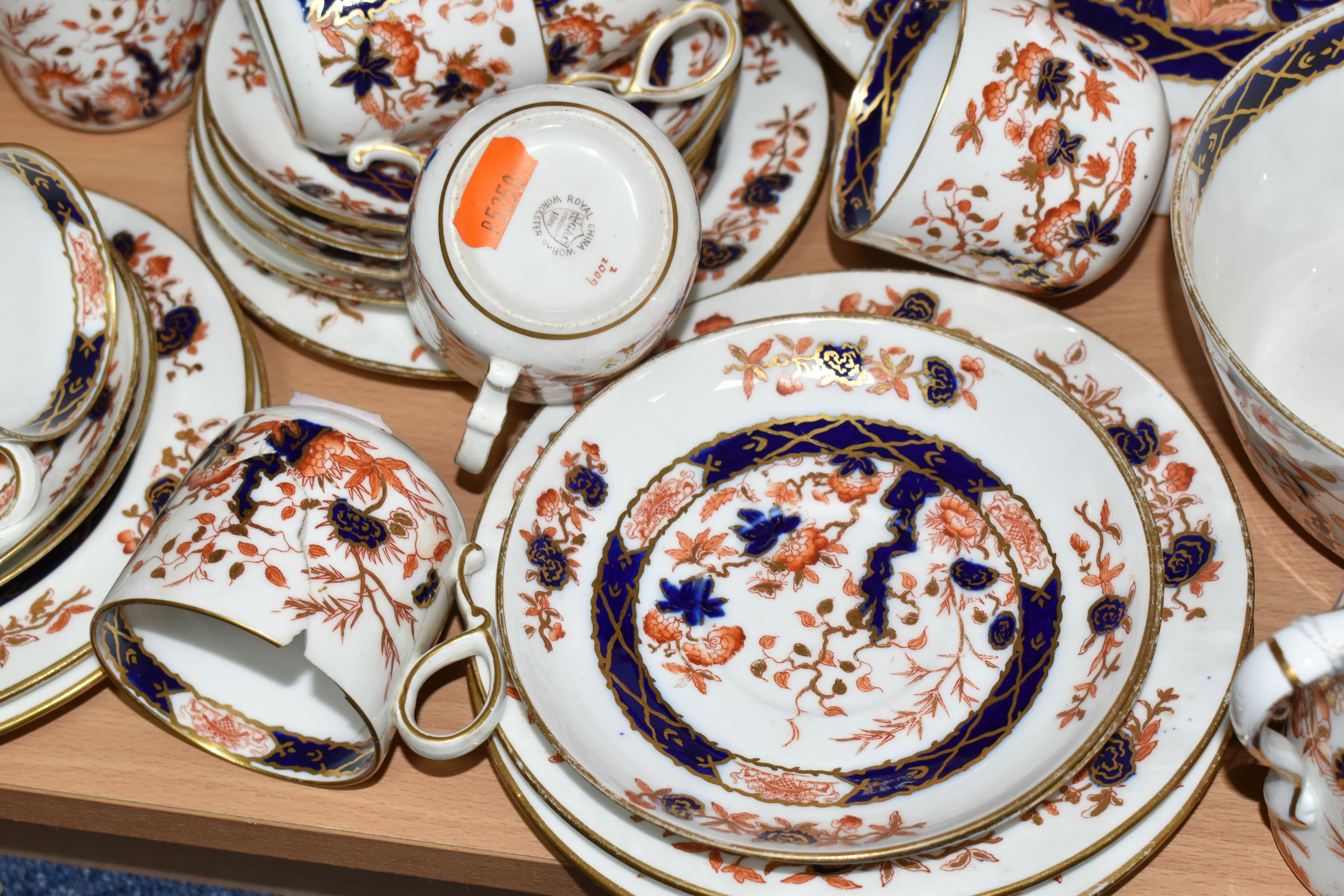 A LATE NINETEENTH CENTURY ROYAL CHINA WORKS WORCESTER (GRAINGER AND CO) TEA SET, with Imari style - Image 7 of 7