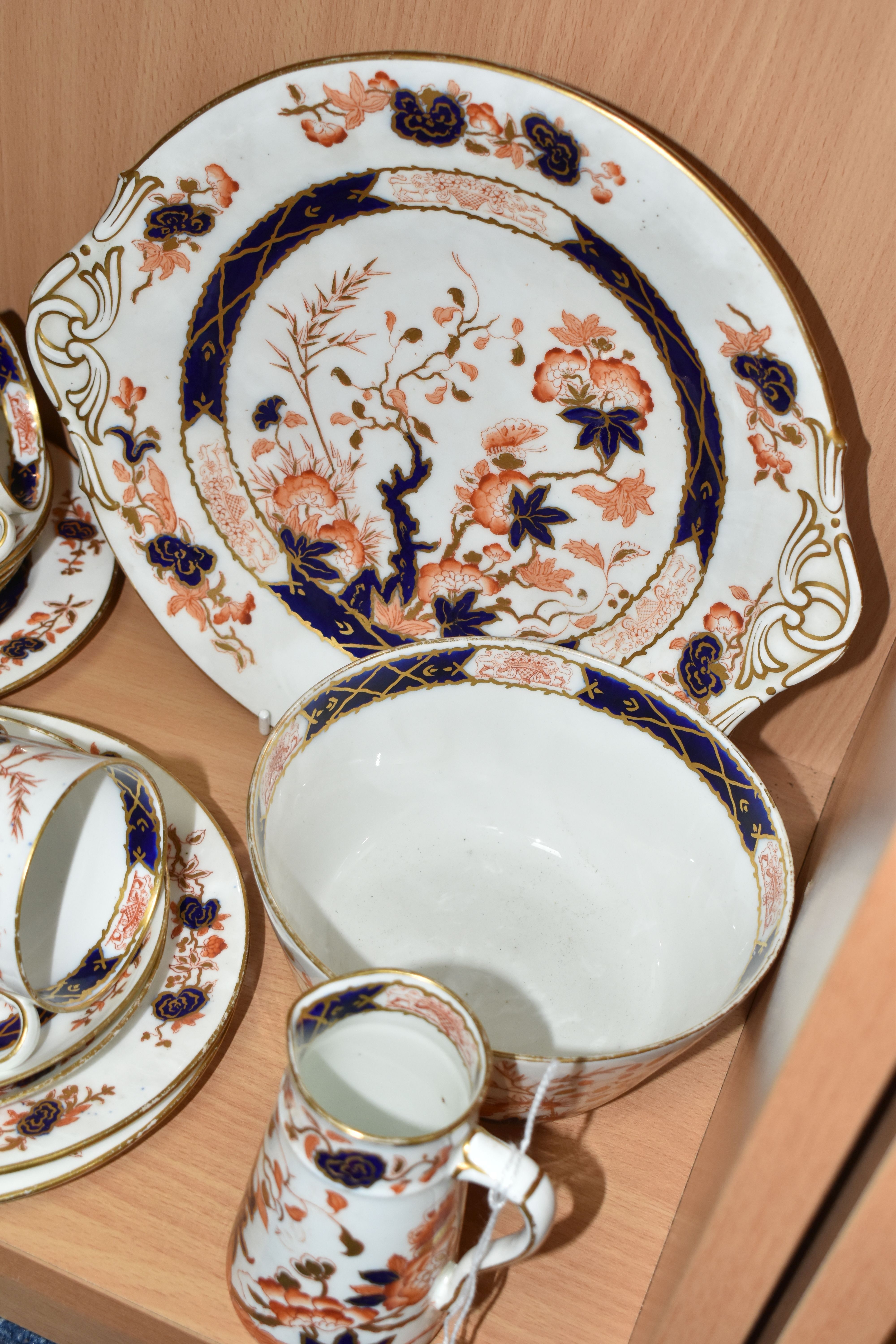 A LATE NINETEENTH CENTURY ROYAL CHINA WORKS WORCESTER (GRAINGER AND CO) TEA SET, with Imari style - Image 2 of 7