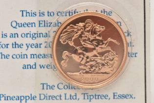 A FULL 22CT GOLD SOVEREIGN COIN 2000 ELIZABETH II, 22ct, 7.98 grams, 22.05mm, in blister pack with