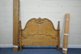 A 20TH CENTURY PINE 5FT BEDSTEAD, with side rails and slats, no bolts (condition report: surface