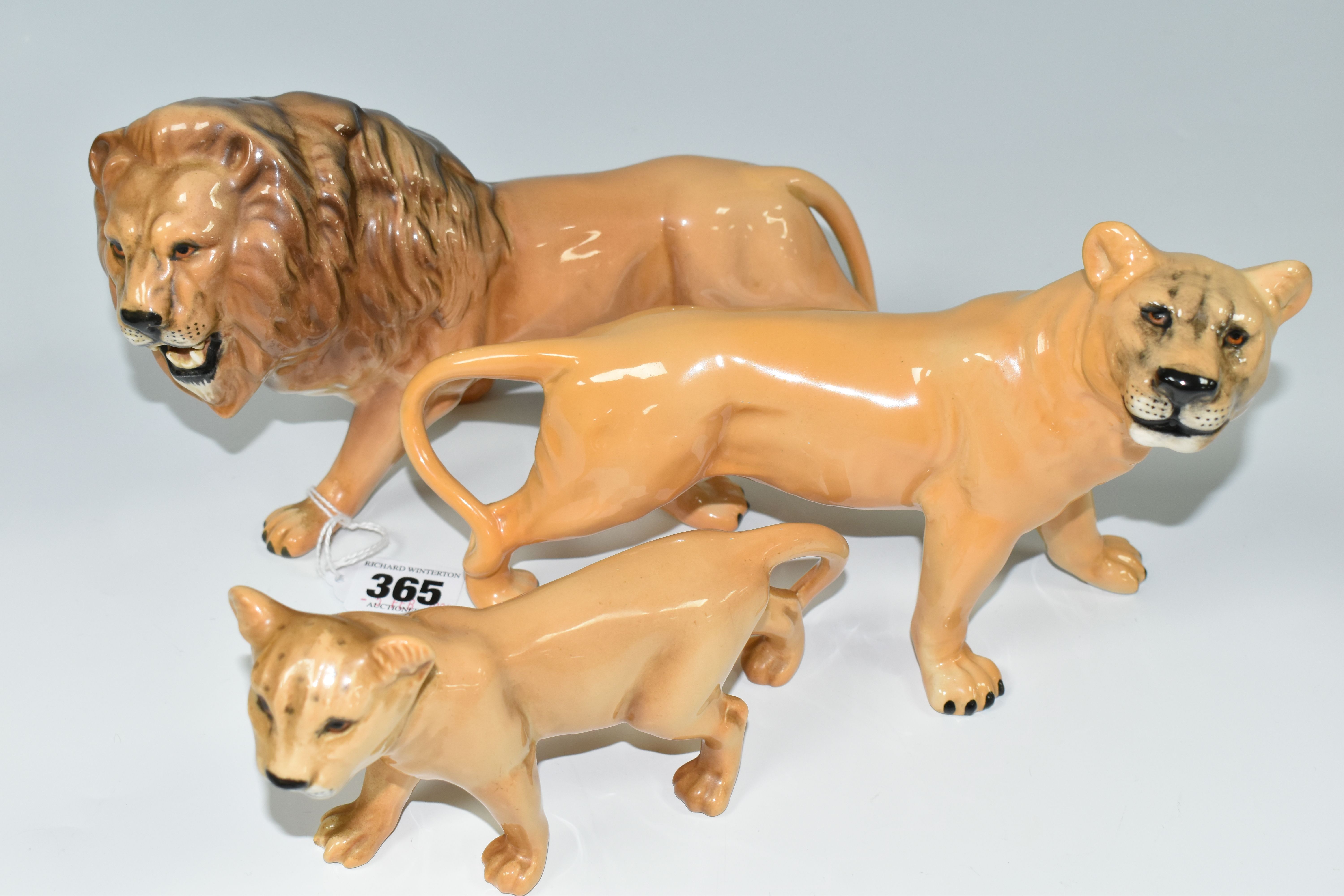 A FAMILY OF BESWICK LIONS, three figures comprising model numbers 2089 Lion, 2097 Lioness and 2098 - Image 2 of 5