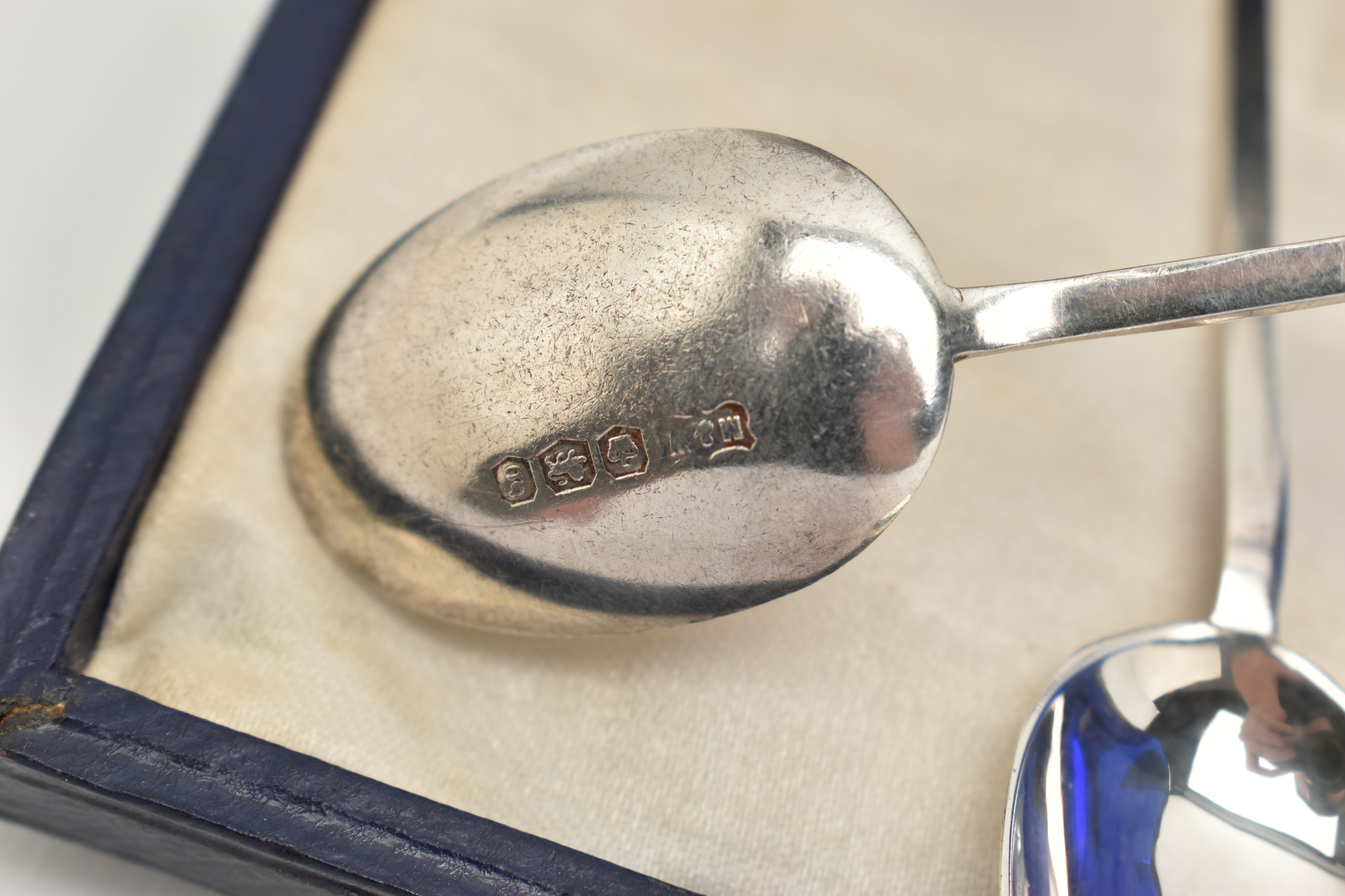 A PAIR OF LATE VICTORIAN BRITANNIA STANDARD SILVER SALTS OF NEO-CLASSICAL SHAPED OVAL FORM AND A SET - Image 6 of 7