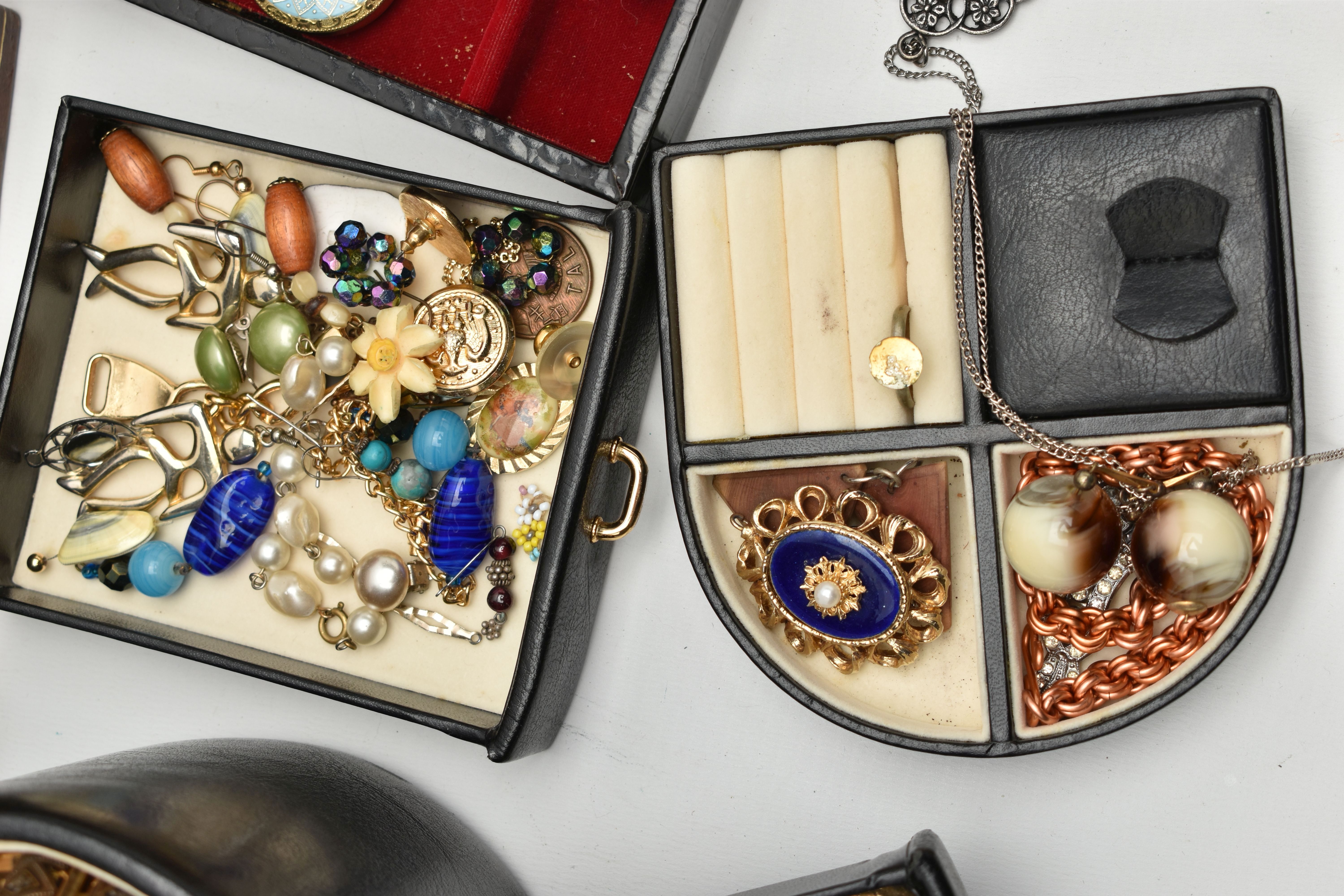 THREE JEWELLERY BOXES CONTAINING COSTUME JEWELLERY, to include three hinged compartmental - Image 4 of 8