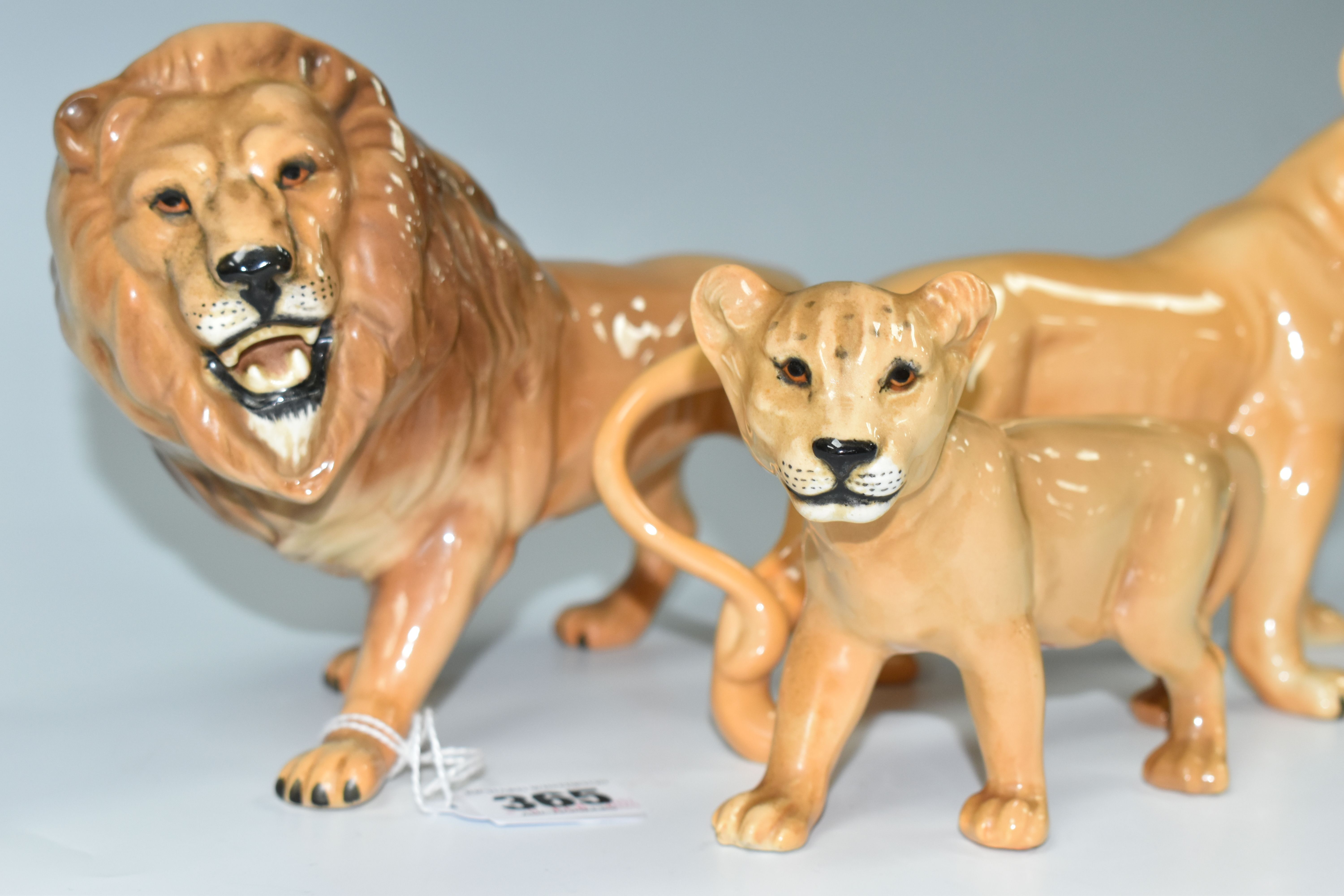 A FAMILY OF BESWICK LIONS, three figures comprising model numbers 2089 Lion, 2097 Lioness and 2098 - Image 3 of 5