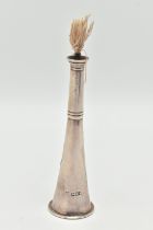 AN EDWARDIAN SILVER NOVELTY TABLE LIGHTER, in the form of a hunting horn with wick, hallmarked '