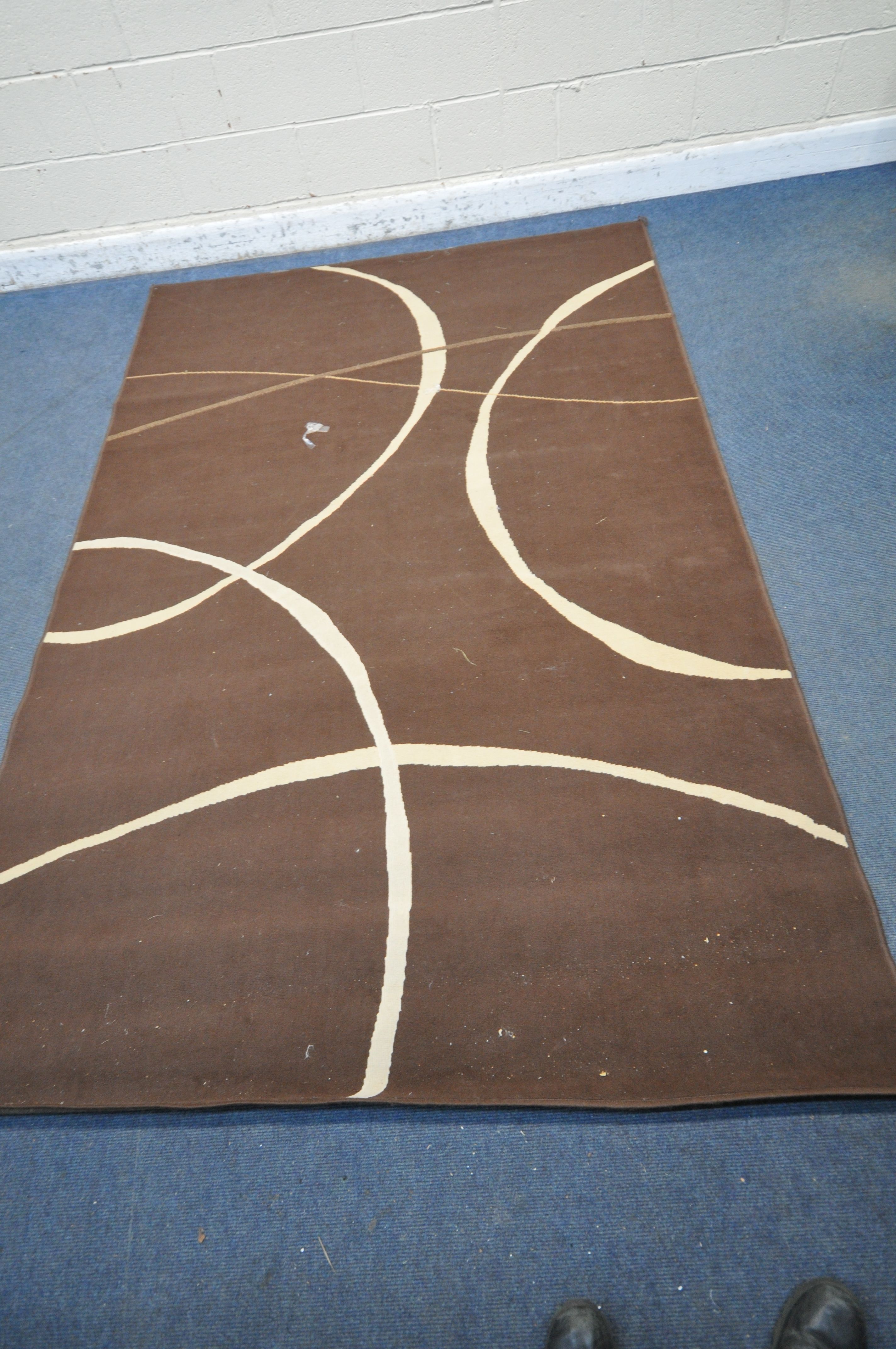FOUR RUGS, of various shapes, sizes and patterns, large grey rug 230cm x 161cm (condition report: - Image 5 of 5