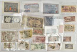 A SMALL SELECTION OF WORLD BANKNOTES, to include banknotes 192-1940S a Peppiatt Blue-Pink crisp D95D