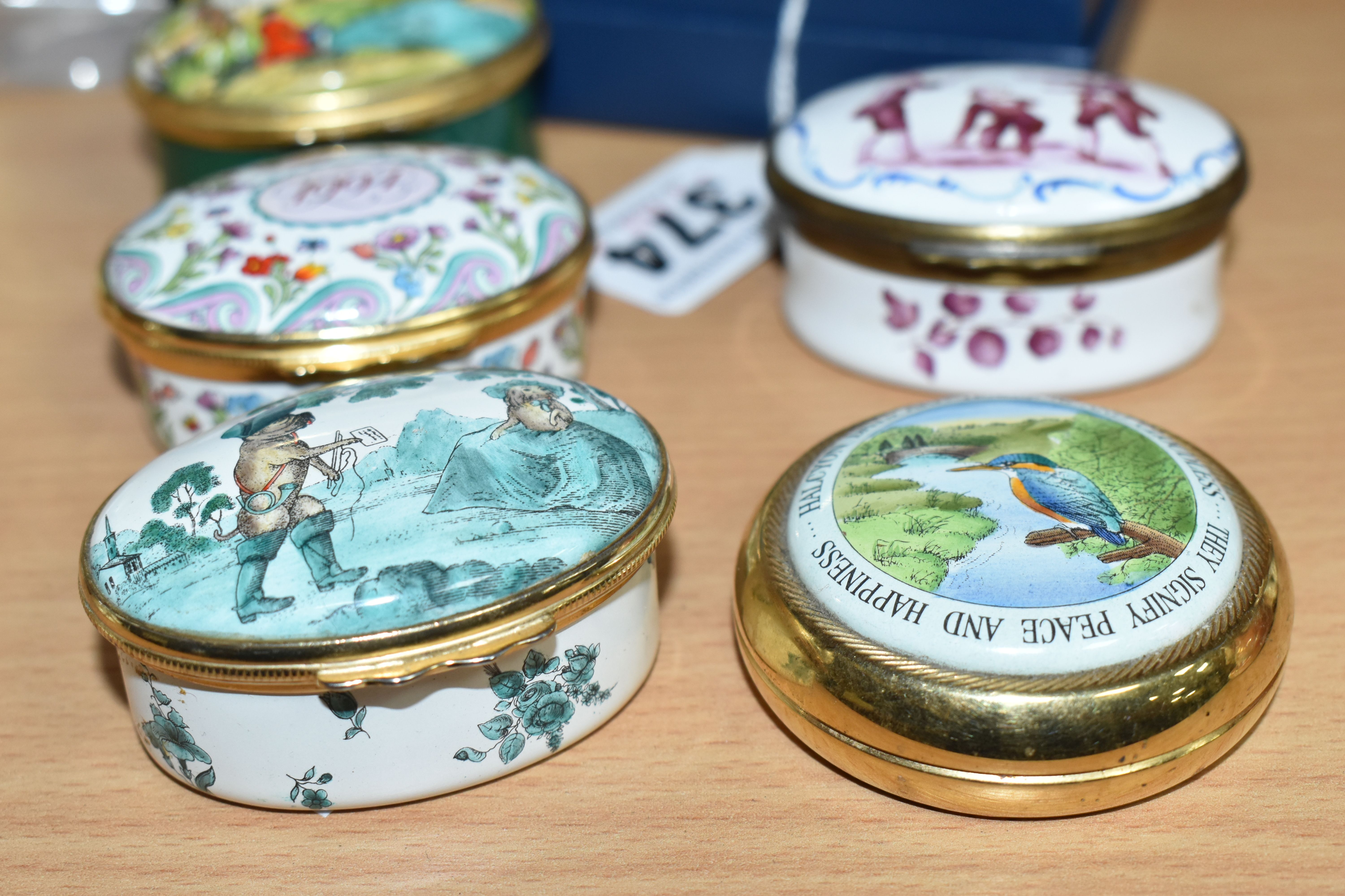 A GROUP OF HALCYON DAYS ENAMEL TRINKET BOXES, ETC, to include a boxed 'The Conquest of Happiness, - Image 2 of 8