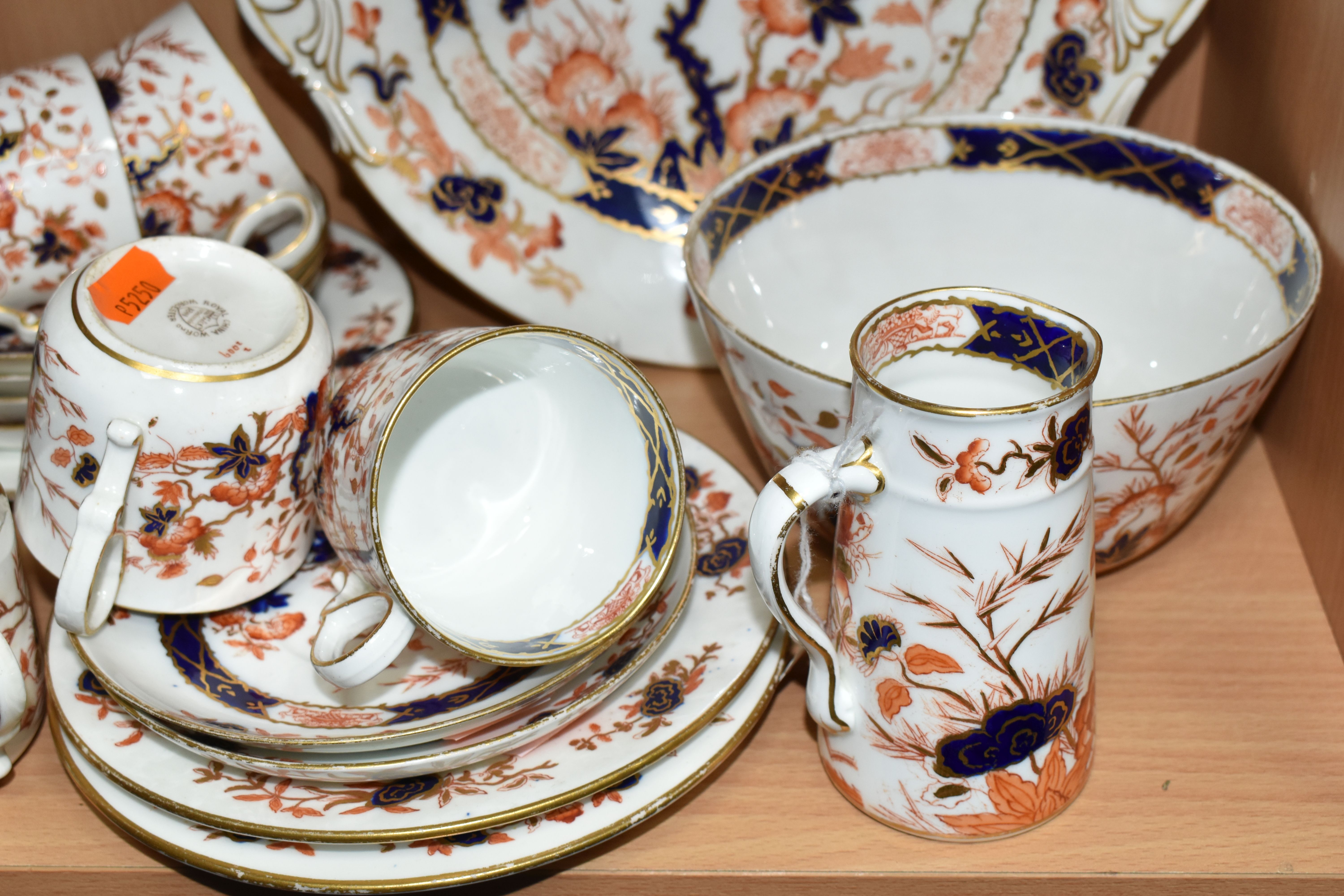 A LATE NINETEENTH CENTURY ROYAL CHINA WORKS WORCESTER (GRAINGER AND CO) TEA SET, with Imari style - Image 6 of 7