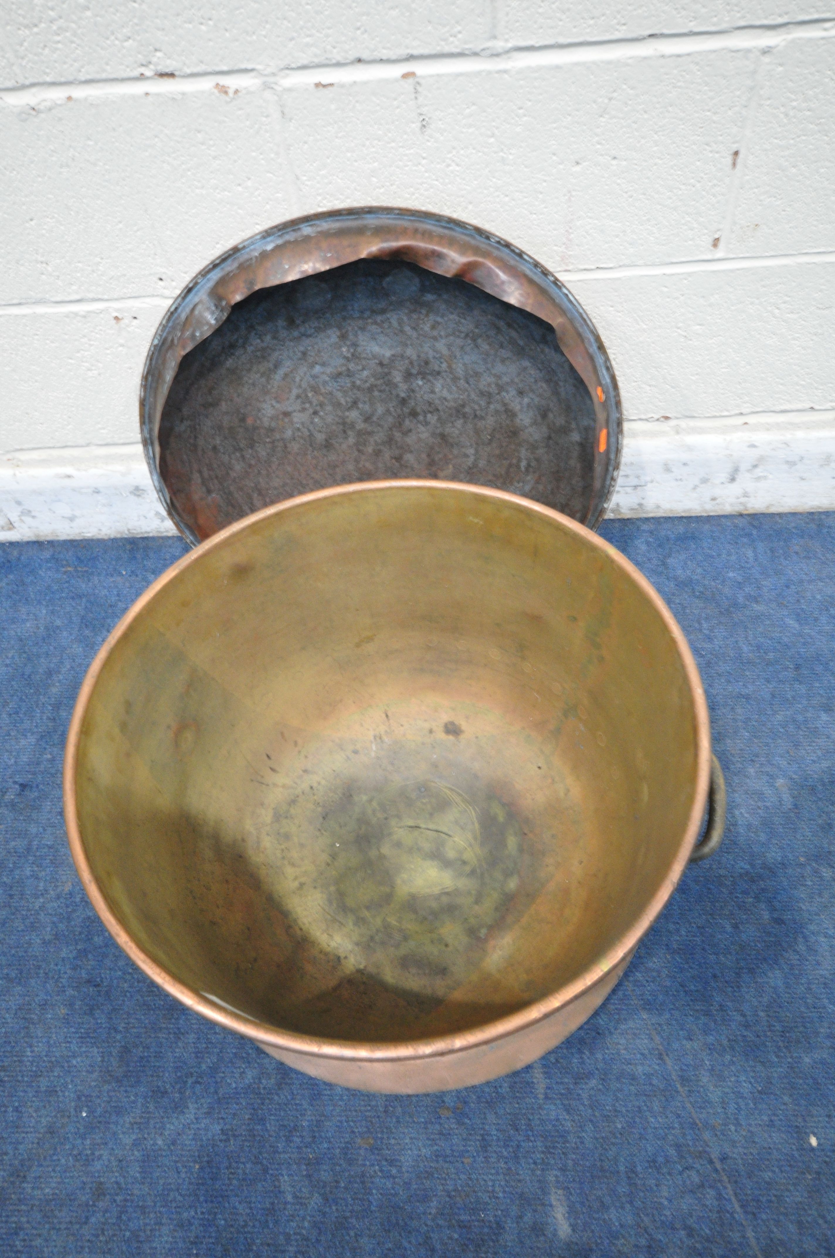 A 20TH CENTURY LARGE COPPER CAULDRON, with twin brass handles to pot and lid, a rounded bottom, - Image 3 of 3
