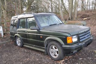 A 1998 LAND ROVER DISCOVERY V8i 4X4, REGISTRATION NUMBER S216 KHO, finished in green, 3948cc V8