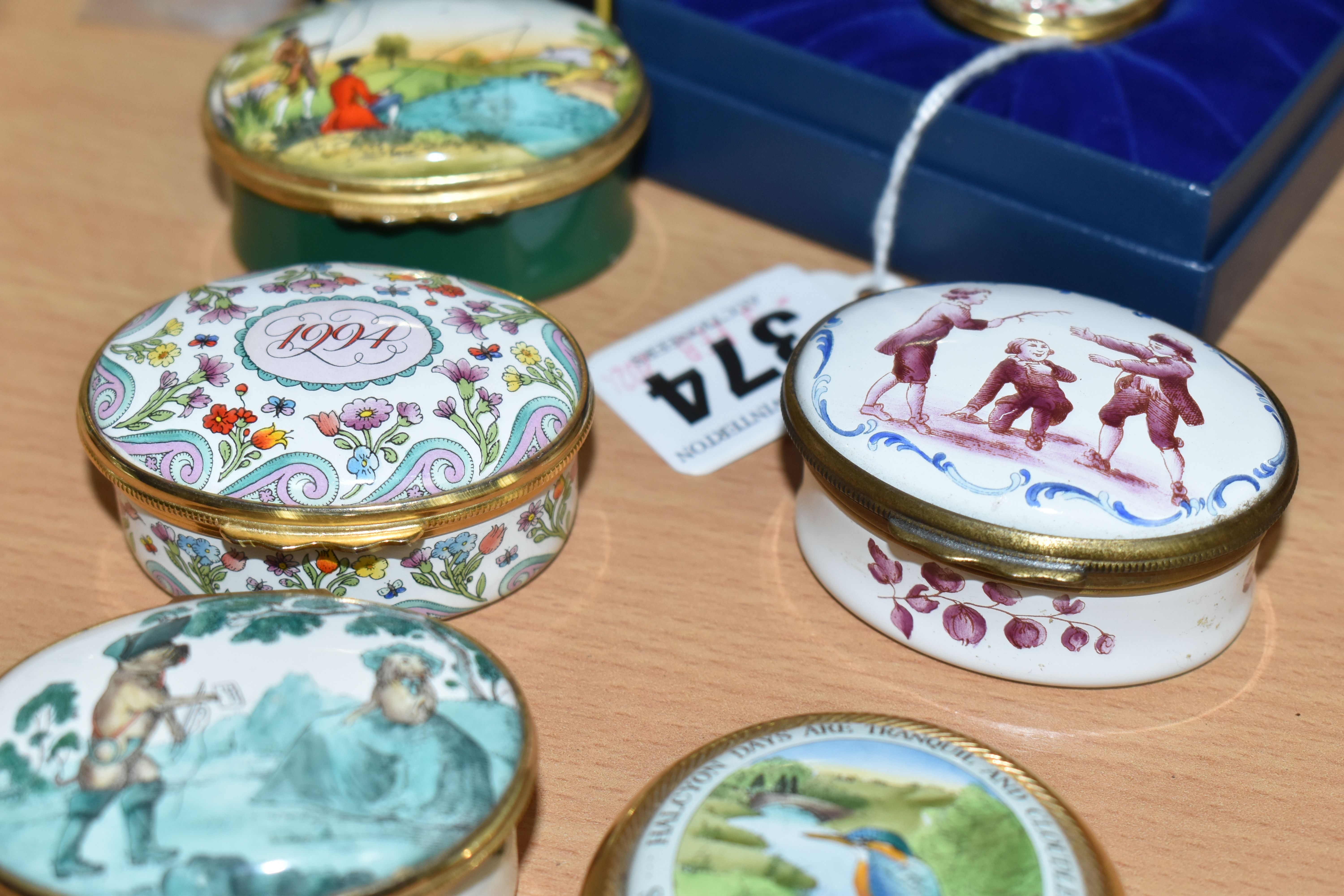 A GROUP OF HALCYON DAYS ENAMEL TRINKET BOXES, ETC, to include a boxed 'The Conquest of Happiness, - Image 3 of 8