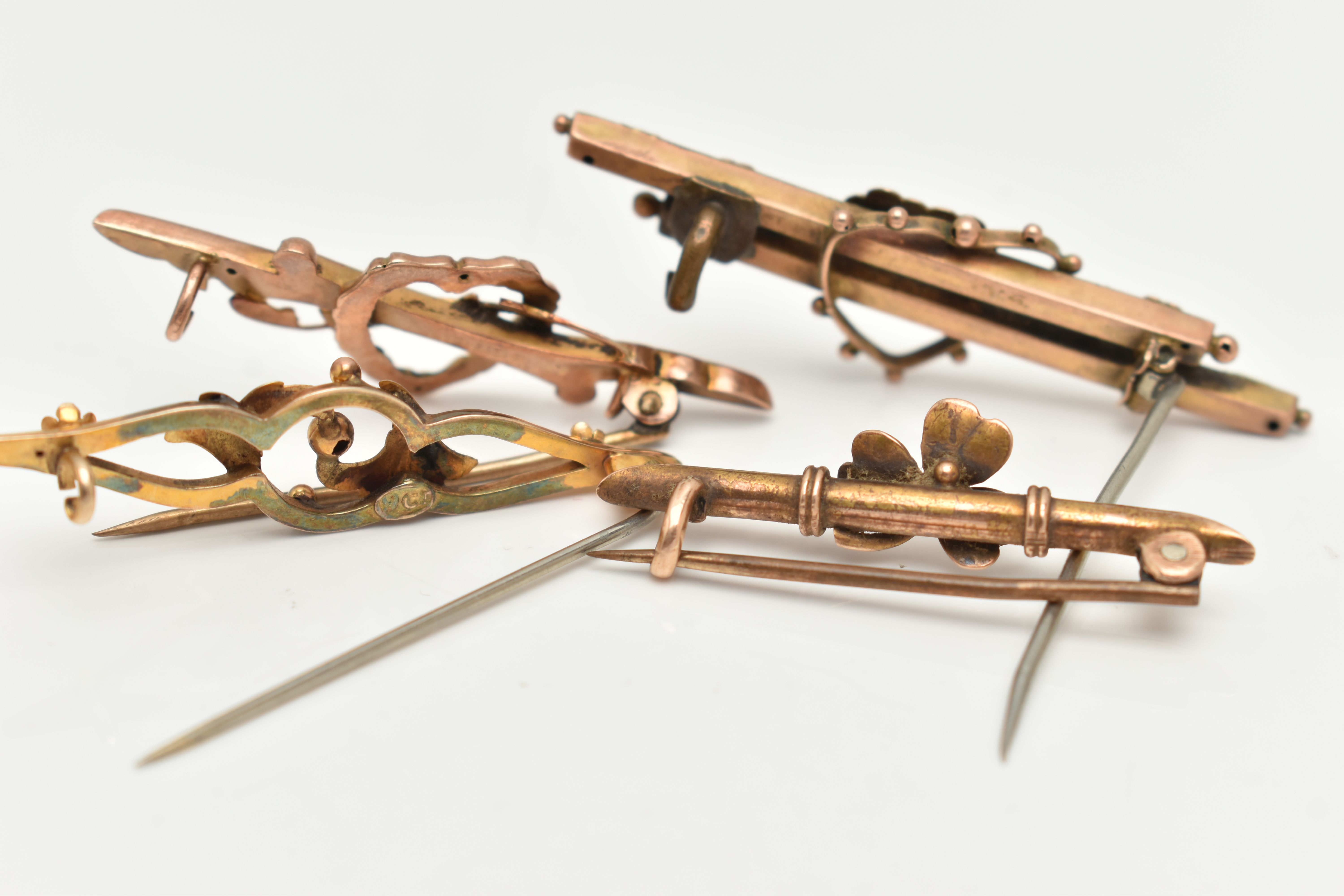 FOUR EARLY 20TH CENTURY BAR BROOCHES, the first a 9ct gold bar brooch with open heart detail, - Image 5 of 5