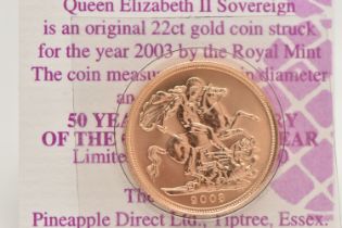 A FULL 22ct GOLD SOVEREIGN COIN 2003 ELIZABETH II, 7.98 grams, .916 fine, 22.05mm, in blister pack