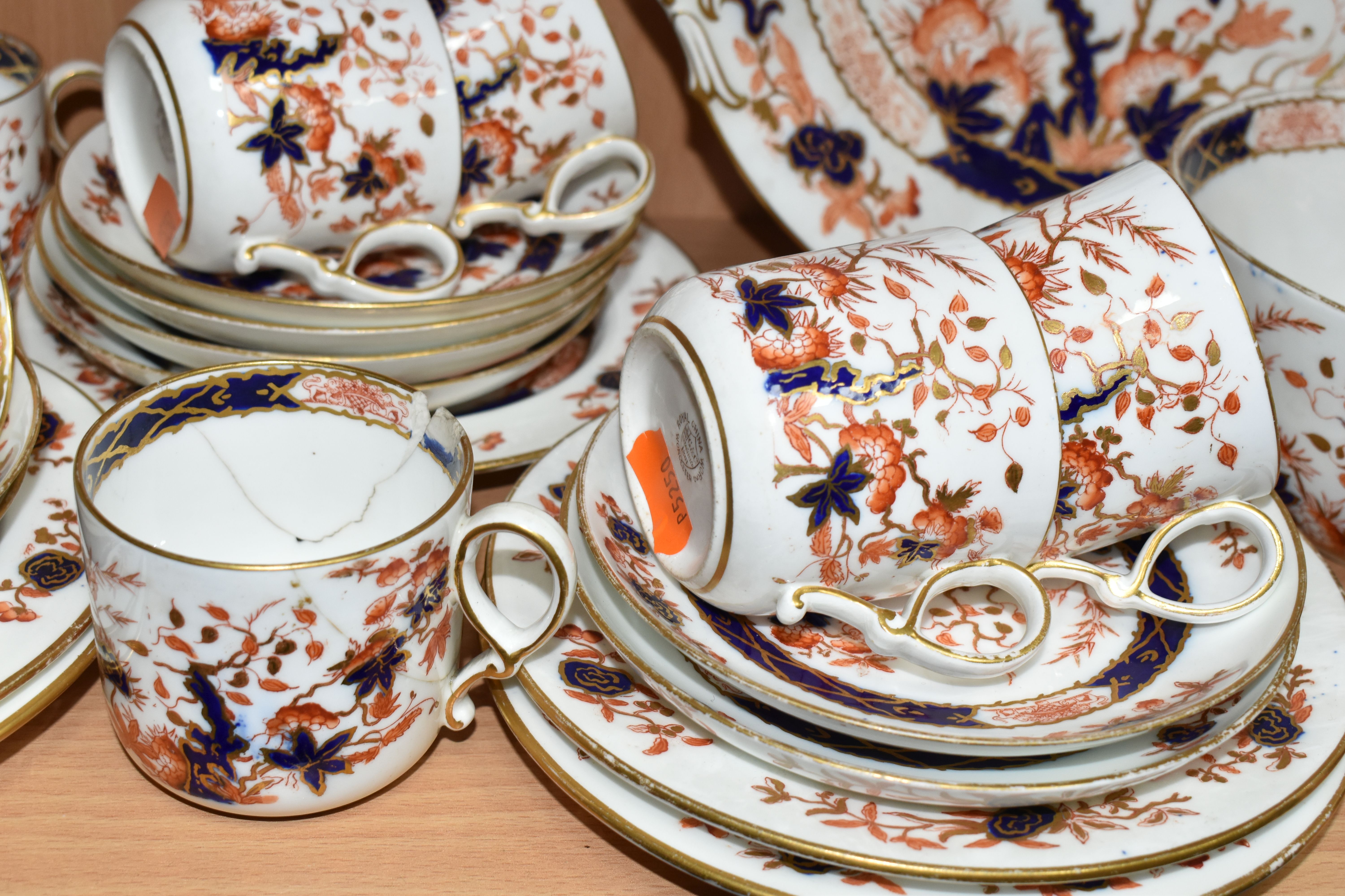 A LATE NINETEENTH CENTURY ROYAL CHINA WORKS WORCESTER (GRAINGER AND CO) TEA SET, with Imari style - Image 3 of 7