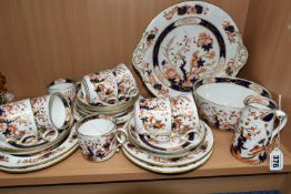 A LATE NINETEENTH CENTURY ROYAL CHINA WORKS WORCESTER (GRAINGER AND CO) TEA SET, with Imari style