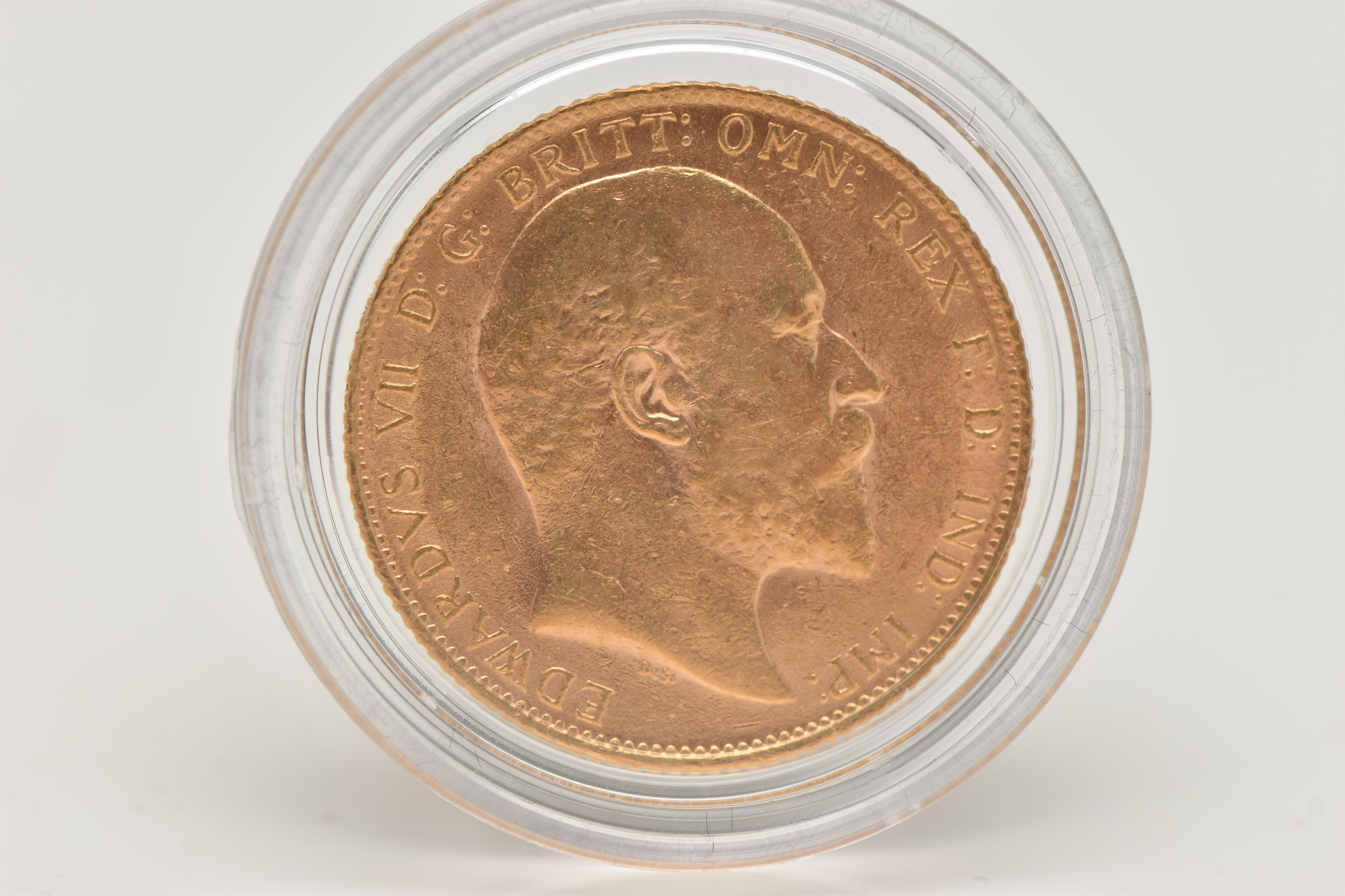 A FULL 22CT GOLD SOVEREIGN COIN LONDON MINT, 1906 EDWARD VII, 7.98 grams, .916 fine, 22.05mm - Image 2 of 2