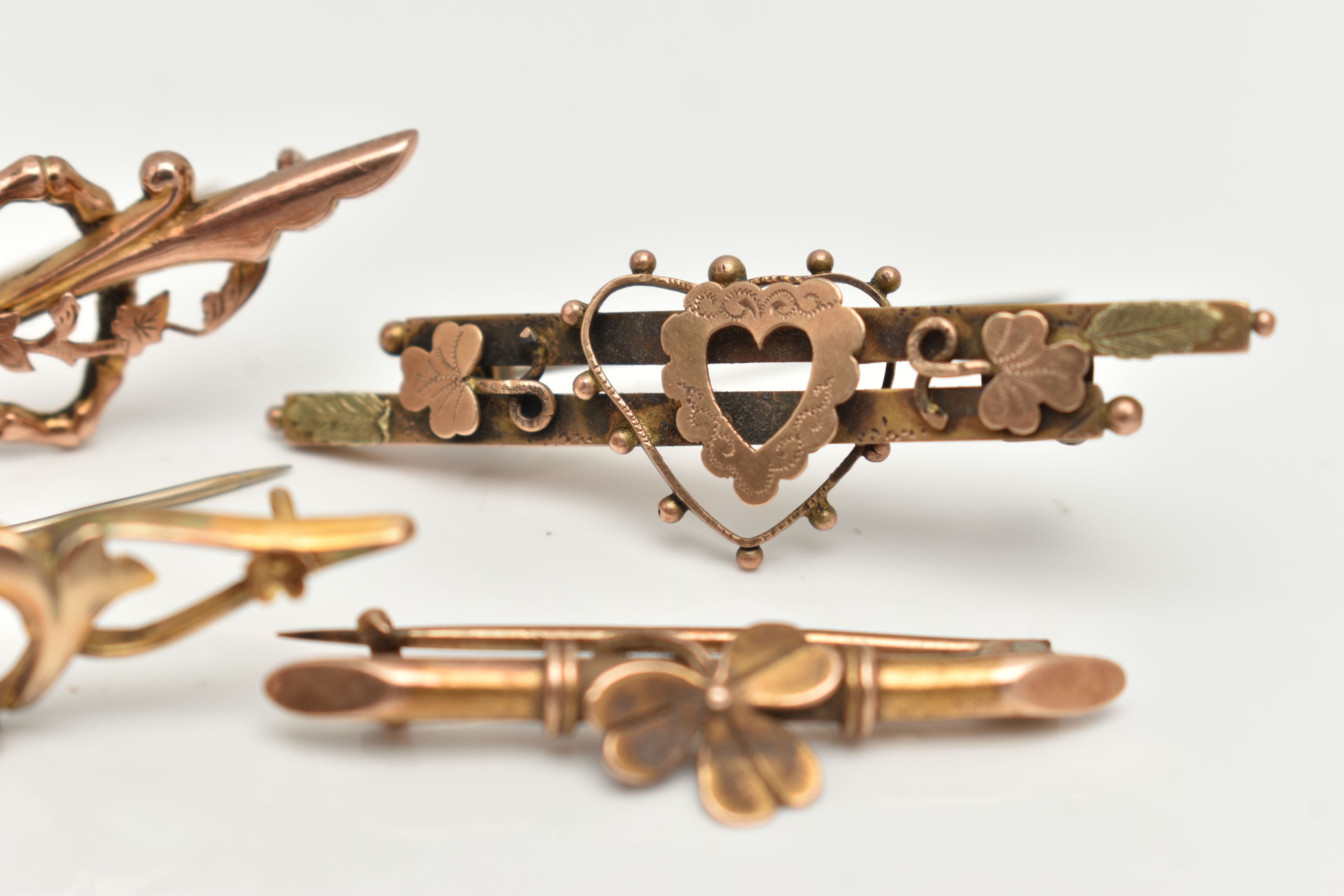 FOUR EARLY 20TH CENTURY BAR BROOCHES, the first a 9ct gold bar brooch with open heart detail, - Image 3 of 5