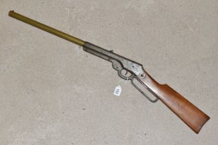 A 'THE DAISY MANUFACTURING COMPANY, PLYMOUTH MICH, USA' DAISY 1000 SHOT AIR GUN, beech stock, single