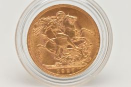 A FULL 22CT GOLD SOVEREIGN COIN 1927 SOUTH AFRICA MINT GEORGE V, 7.98 grams, .916 fine, 22.05mm