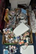 A BOX AND LOOSE SEWING MACHINE AND HABERDASHERY ITEMS, to include a cased Singer electric sewing
