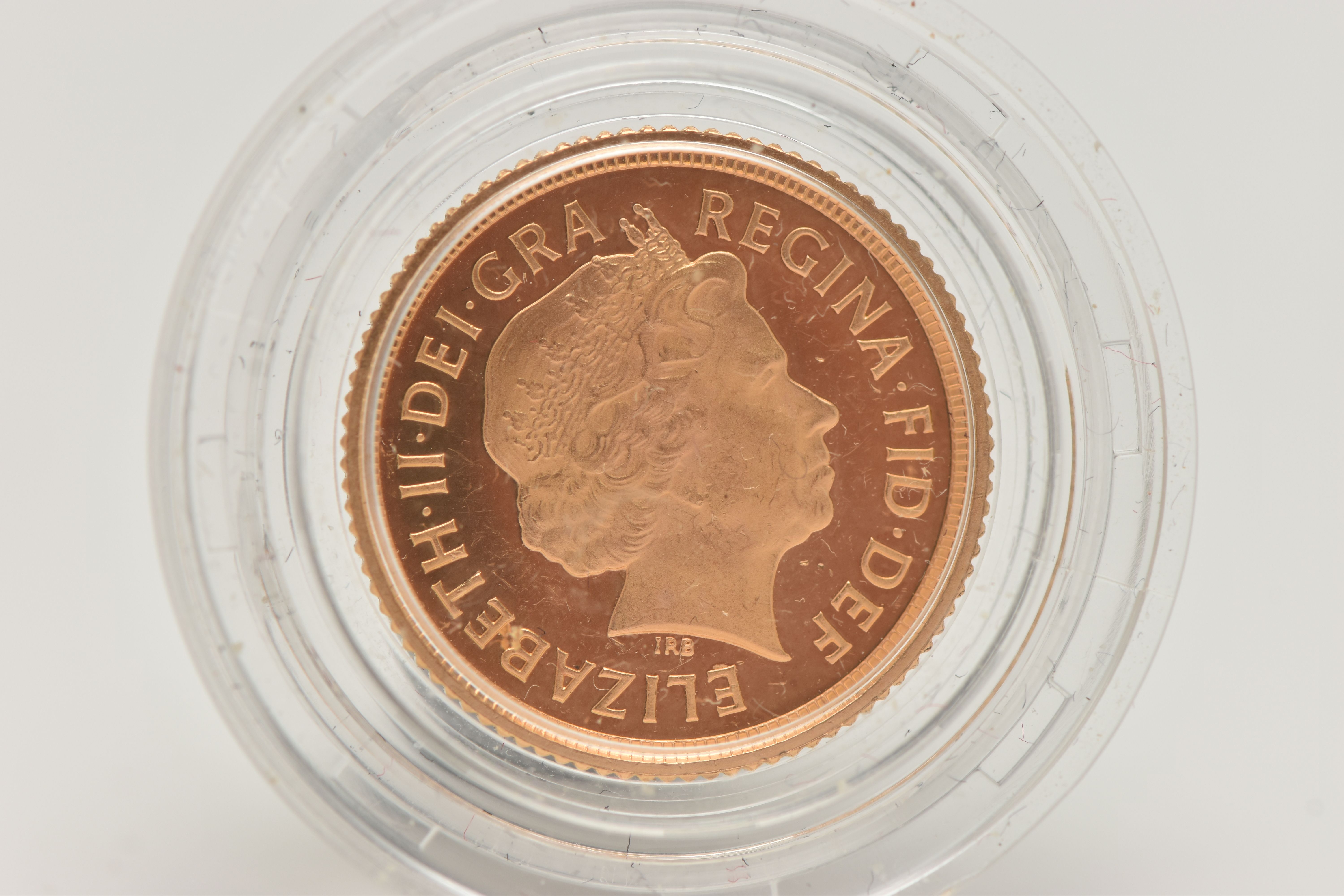 A 22CT GOLD PROOF HALF SOVEREIGN COIN ELIZABETH II 22ct 2009, 3.99 grams, .916 fine, 19.30mm - Image 2 of 2