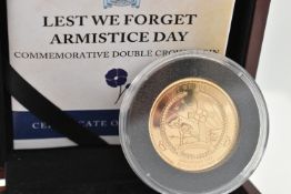 A 9CT COMMEMORATIVE DOUBLE CROWN PROOF COIN, commemorating Armistice day, dated 2015, stated