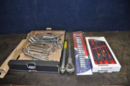 A TRAY CONTAINING VINTAGE AND MODERN SPANNERS, SOCKETS AND WRENCHES by Britool, Gordon, King Dick,