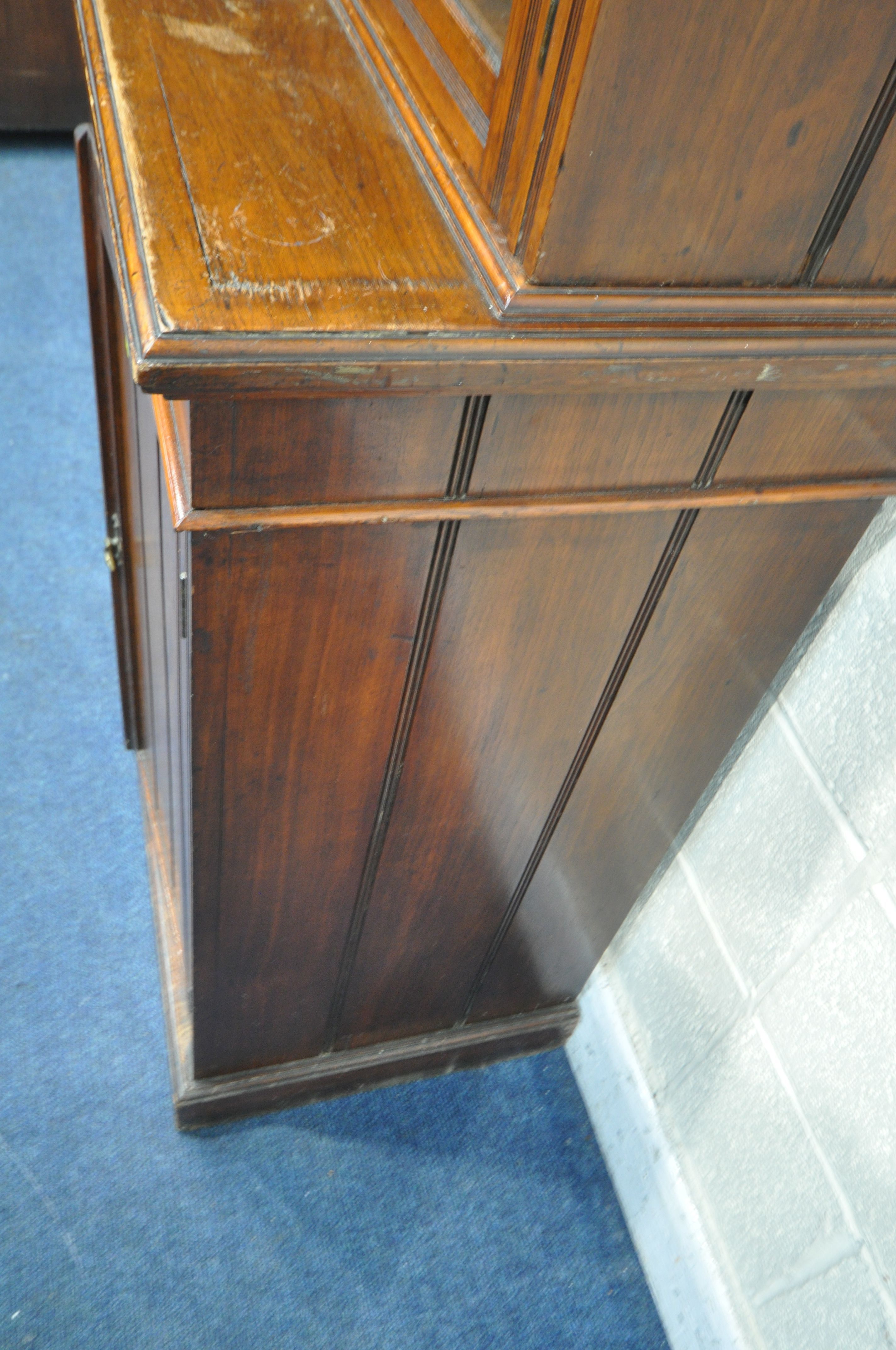 A 20TH CENTURY MAHOGANY BOOKCASE, fitted with double glazed doors and double cupboard doors, - Image 5 of 5