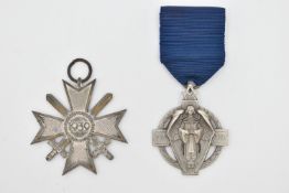 TWO MEDALS, to include a Masonic 1914-1918 silver medal, personal engraving to the reverse reads '