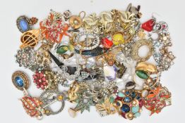 A SMALL PLASTIC BOX OF COSTUME JEWELLERY, to include a white metal red paste set spider pendant,