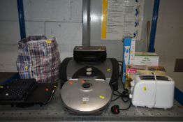 A SELECTION OF BOXED/UNBOXED KITCHEN ELECTRICAL ITEMS, to a George Foreman grill, two other