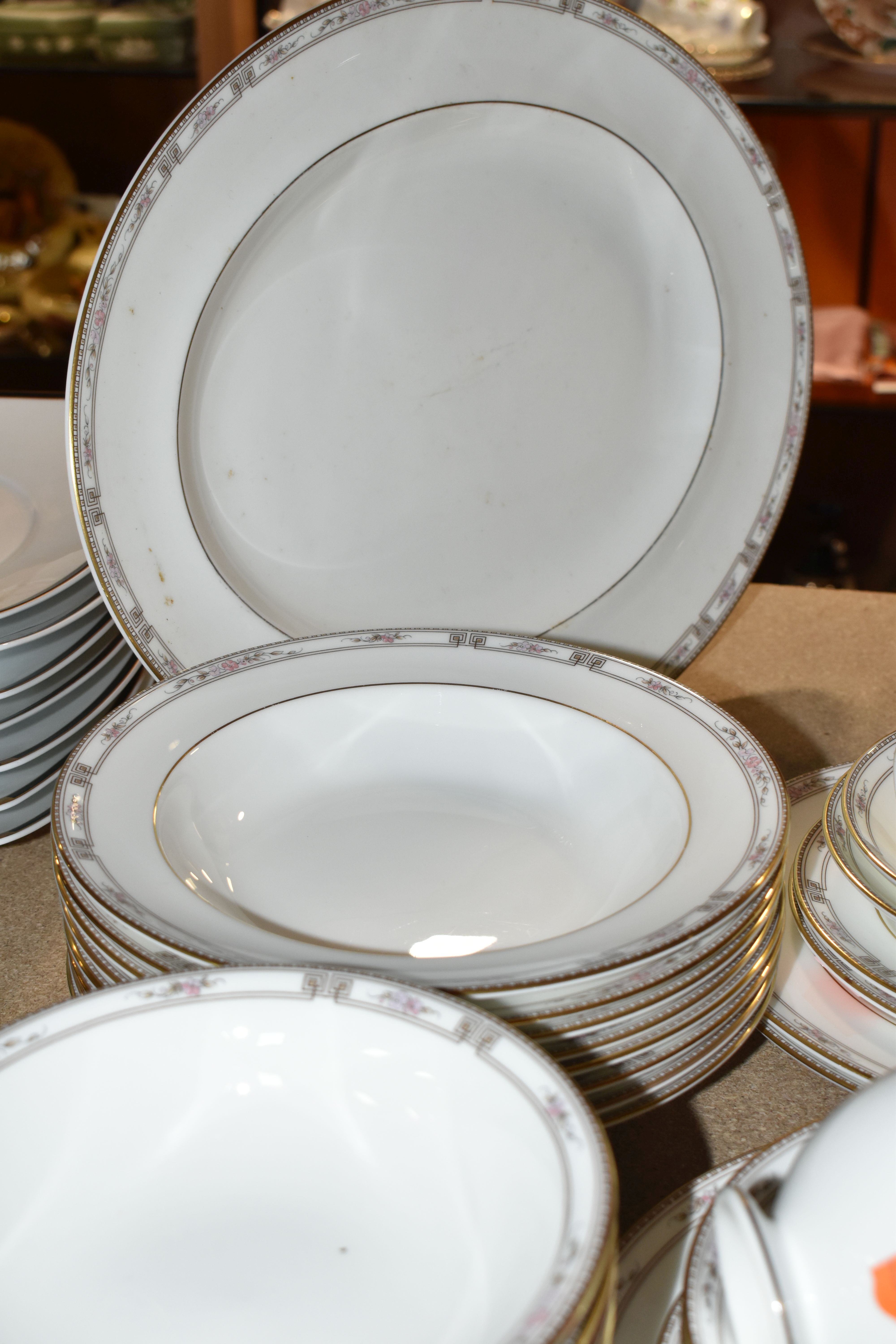 A WEDGWOOD 'COLCHESTER' PATTERN DINNER SERVICE, comprising a large oval meat plate, eight soup - Image 3 of 5