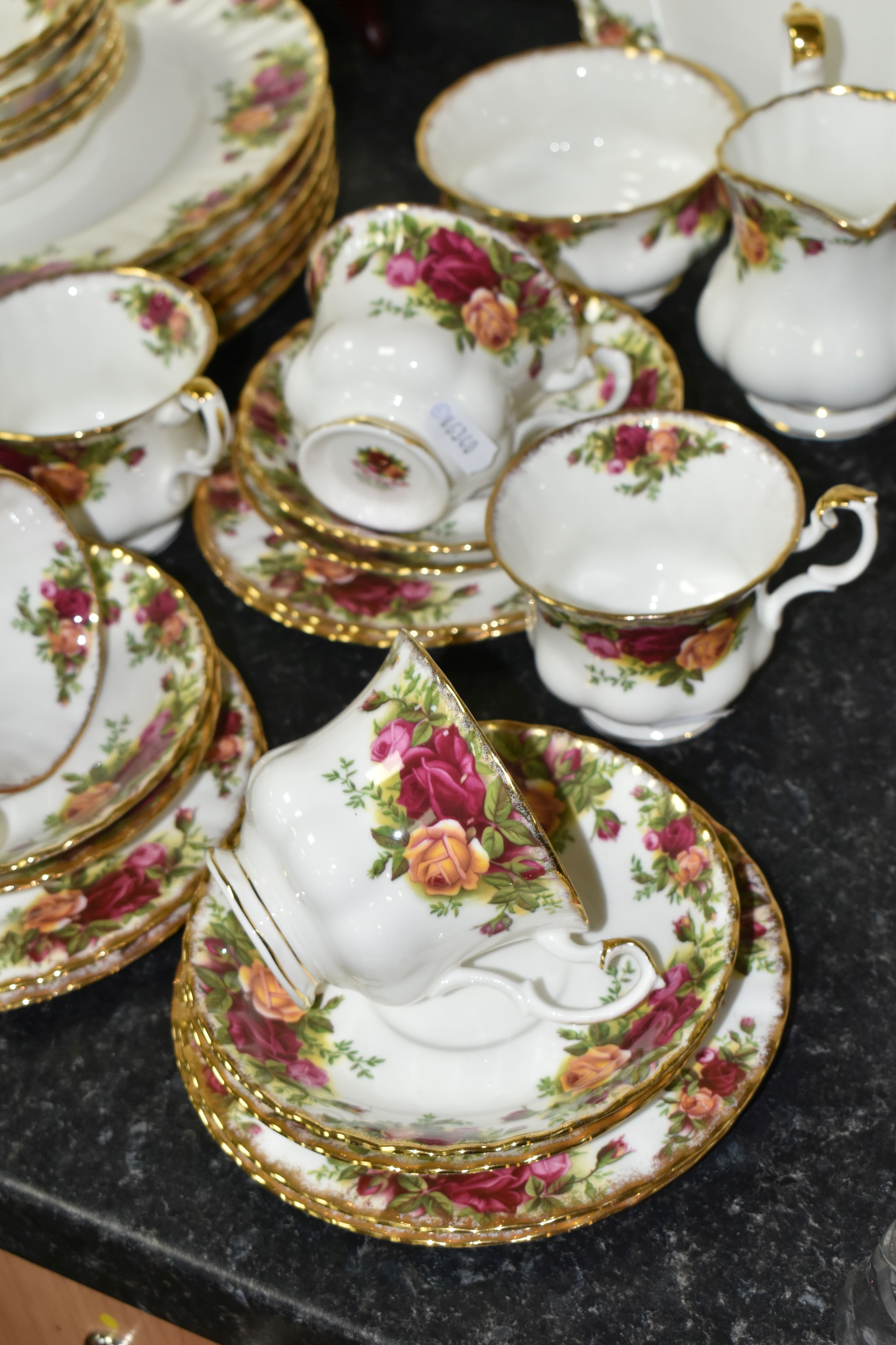 ROYAL ALBERT 'OLD COUNTRY ROSES' SIX PLACE PART DINNER SERVICE, comprising dinner plates, cups, - Image 4 of 6