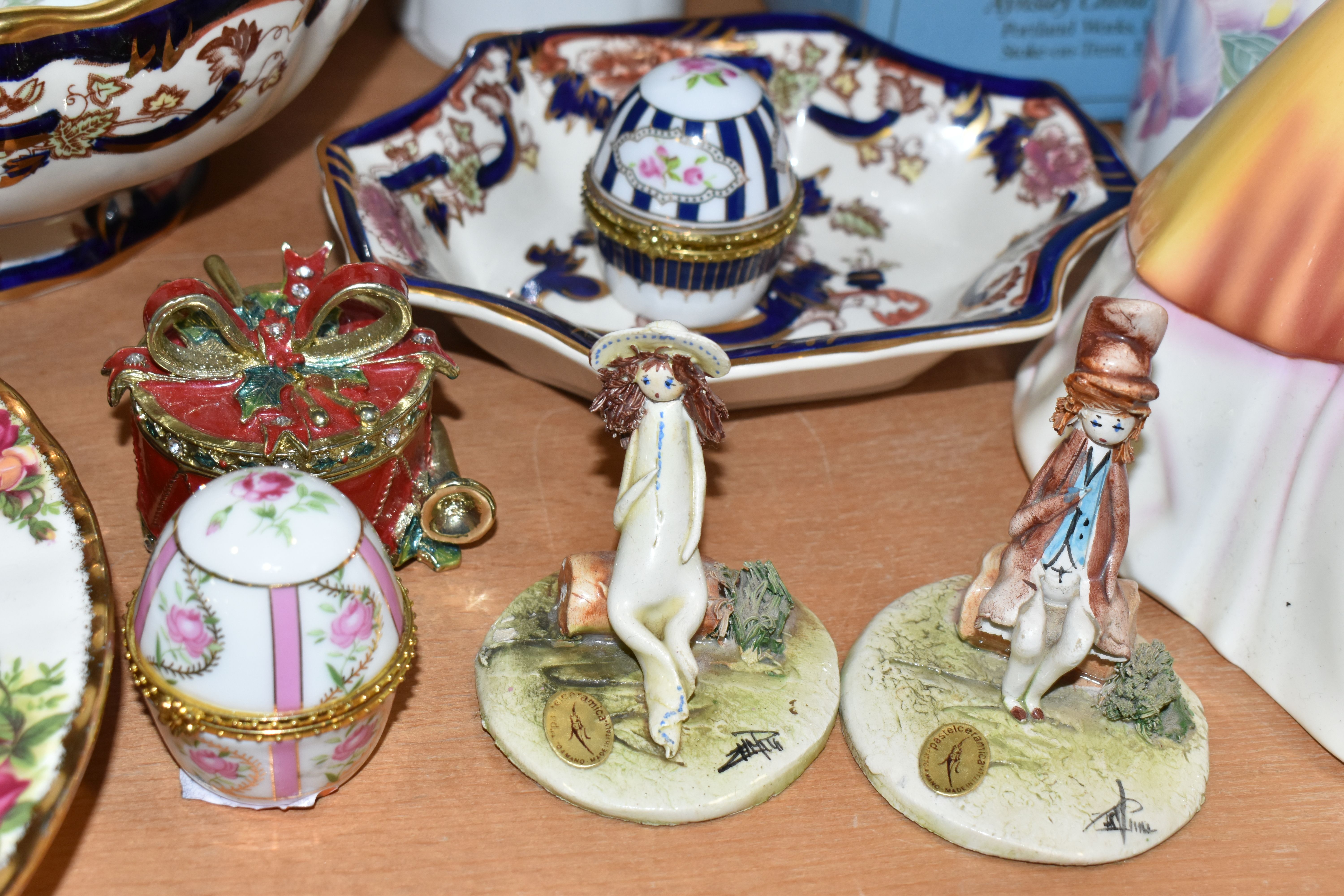 A SMALL COLLECTION OF NAMED CERAMICS ETC, to include a boxed Royal Doulton 'Linda' figurine, two - Image 2 of 10