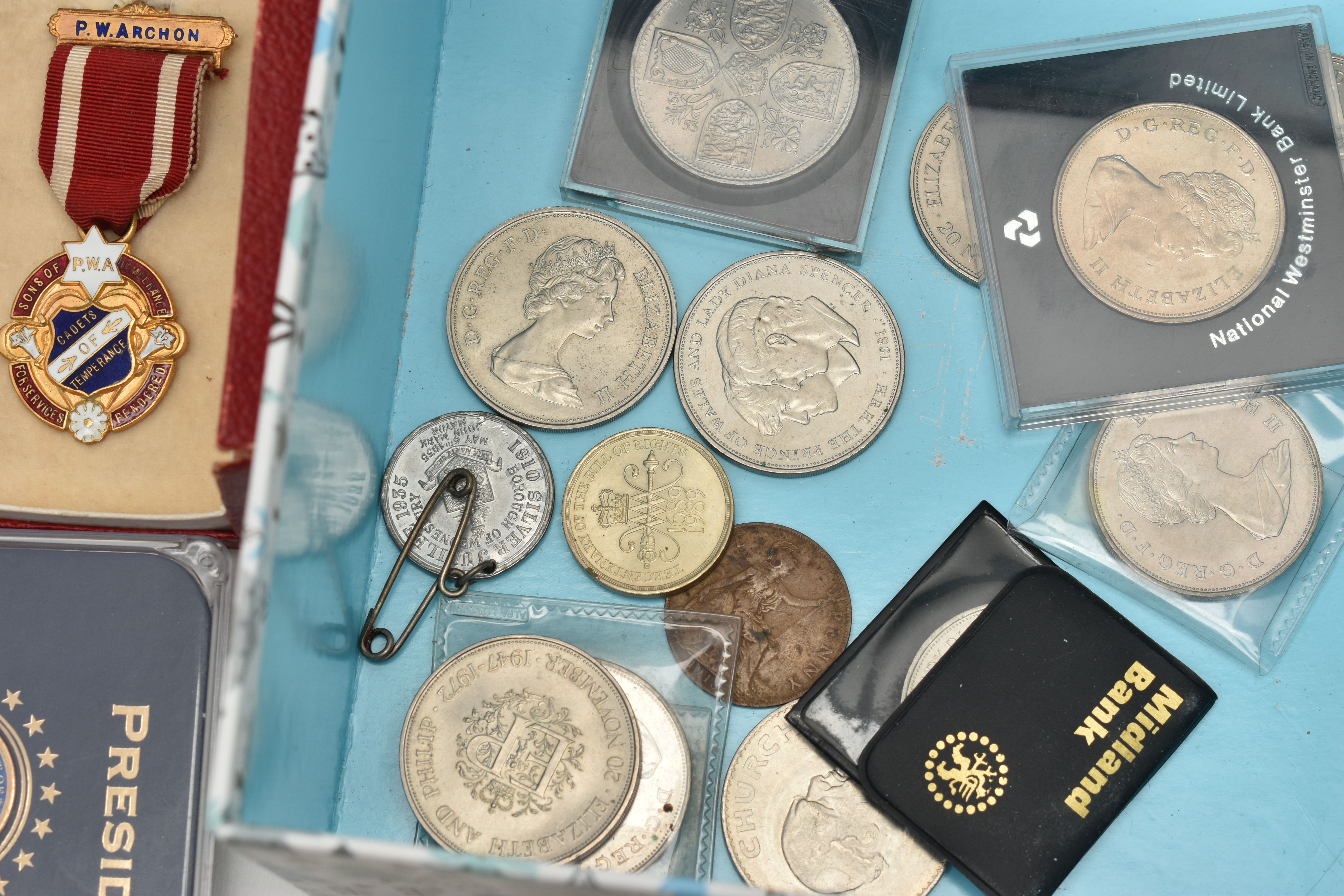 A SMALL CARDBOARD BOX CONTAINING MIXED COINAGE, to include Banknotes Peppiatt X65H circulated, - Image 2 of 7