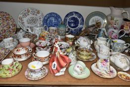 A LARGE QUANTITY OF TEAWARE AND ORNAMENTS, comprising a Royal Doulton 'Top ó The Hill' HN1834 figure