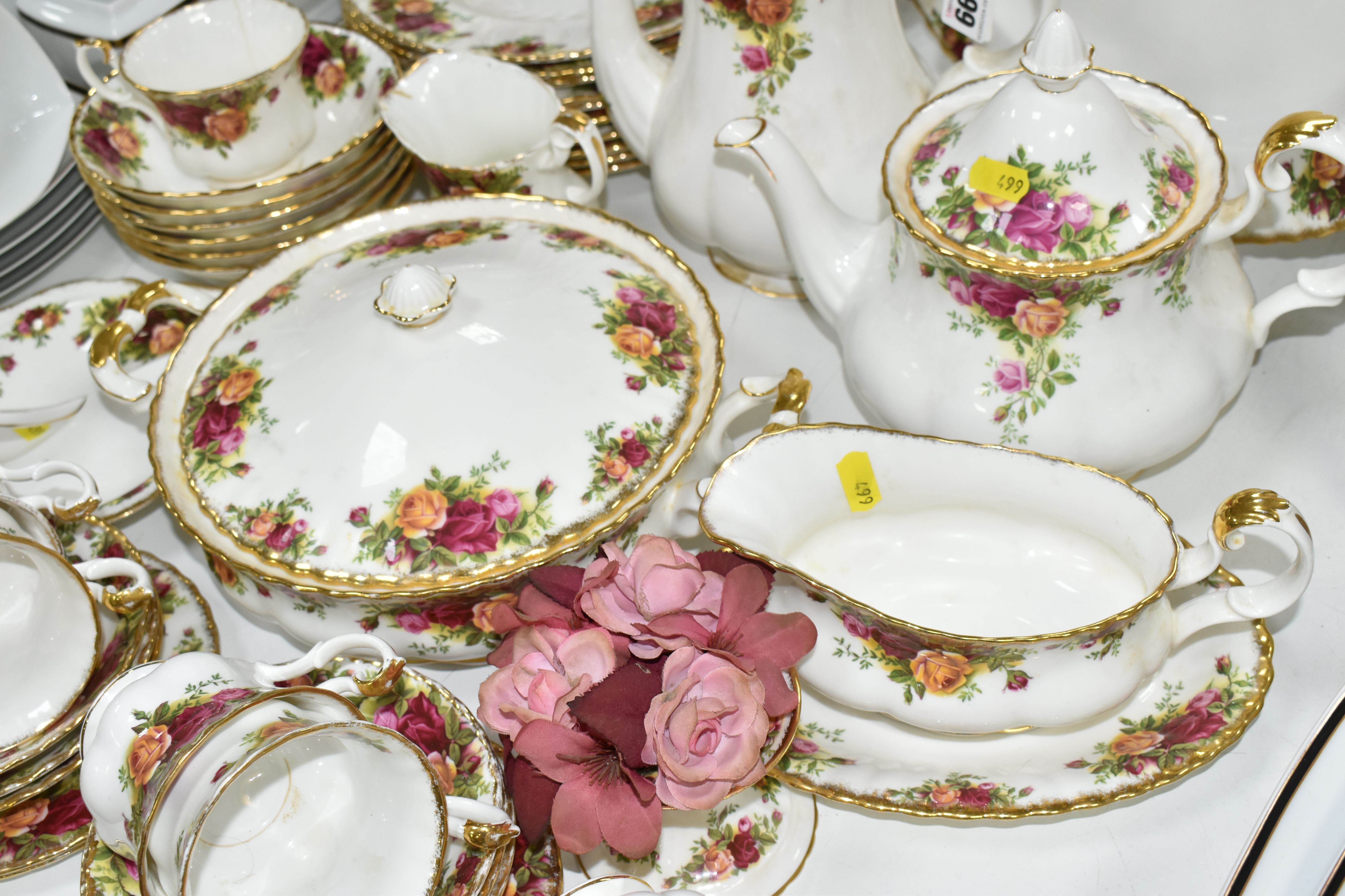 A QUANTITY OF ROYAL ALBERT 'OLD COUNTRY ROSES' PATTERN DINNERWARE, comprising a large meat plate, - Image 7 of 7