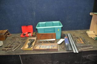 A TRAY CONTAINING ENGINEERS TEST AND MARKING EQUIPMENT including a Brown and Sharpe Imperial