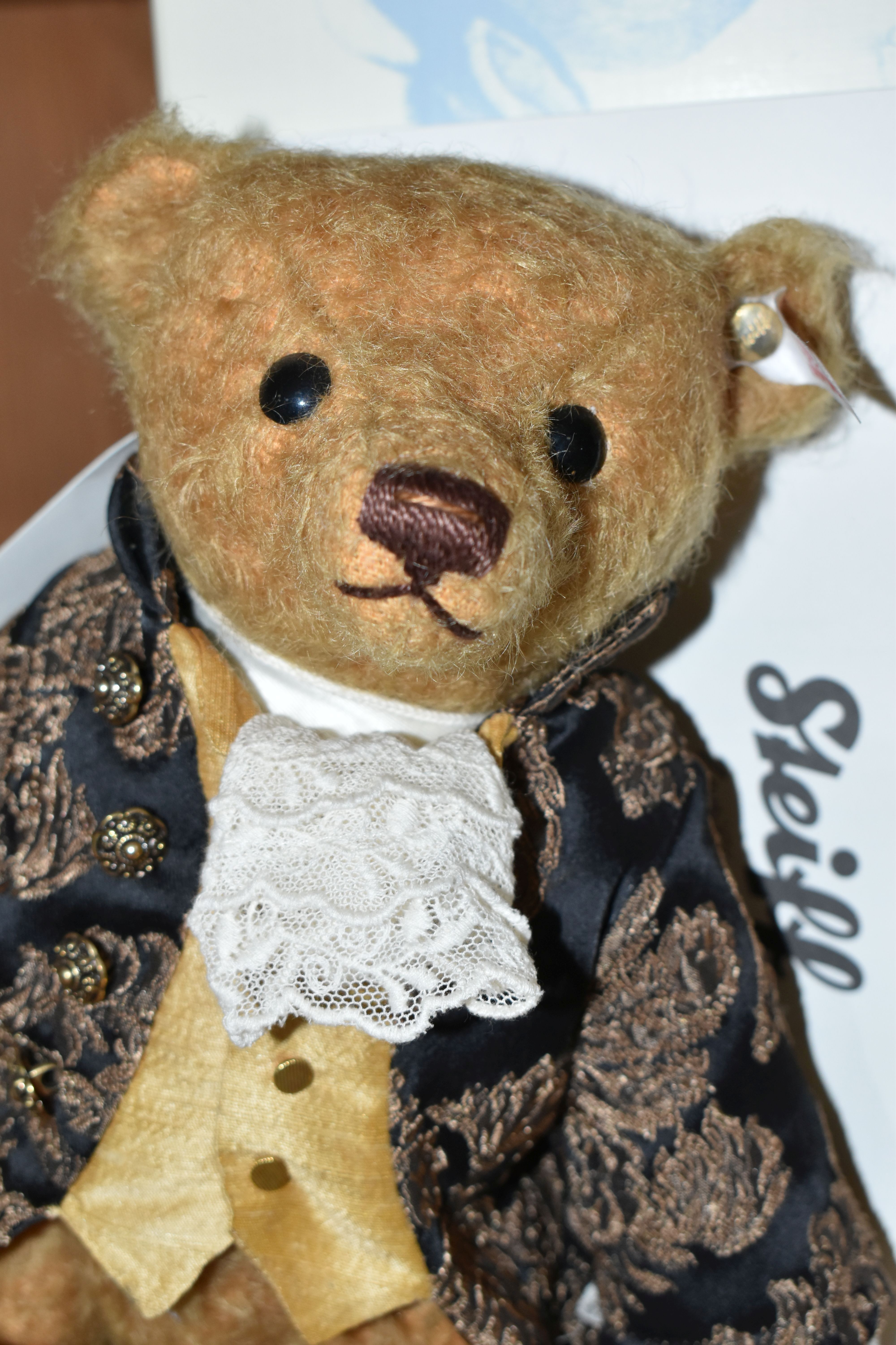 A BOXED LIMITED EDITION STEIFF SIR EDWARD TEDDY BEAR, with old gold mohair and cotton 'fur', gold - Image 2 of 3