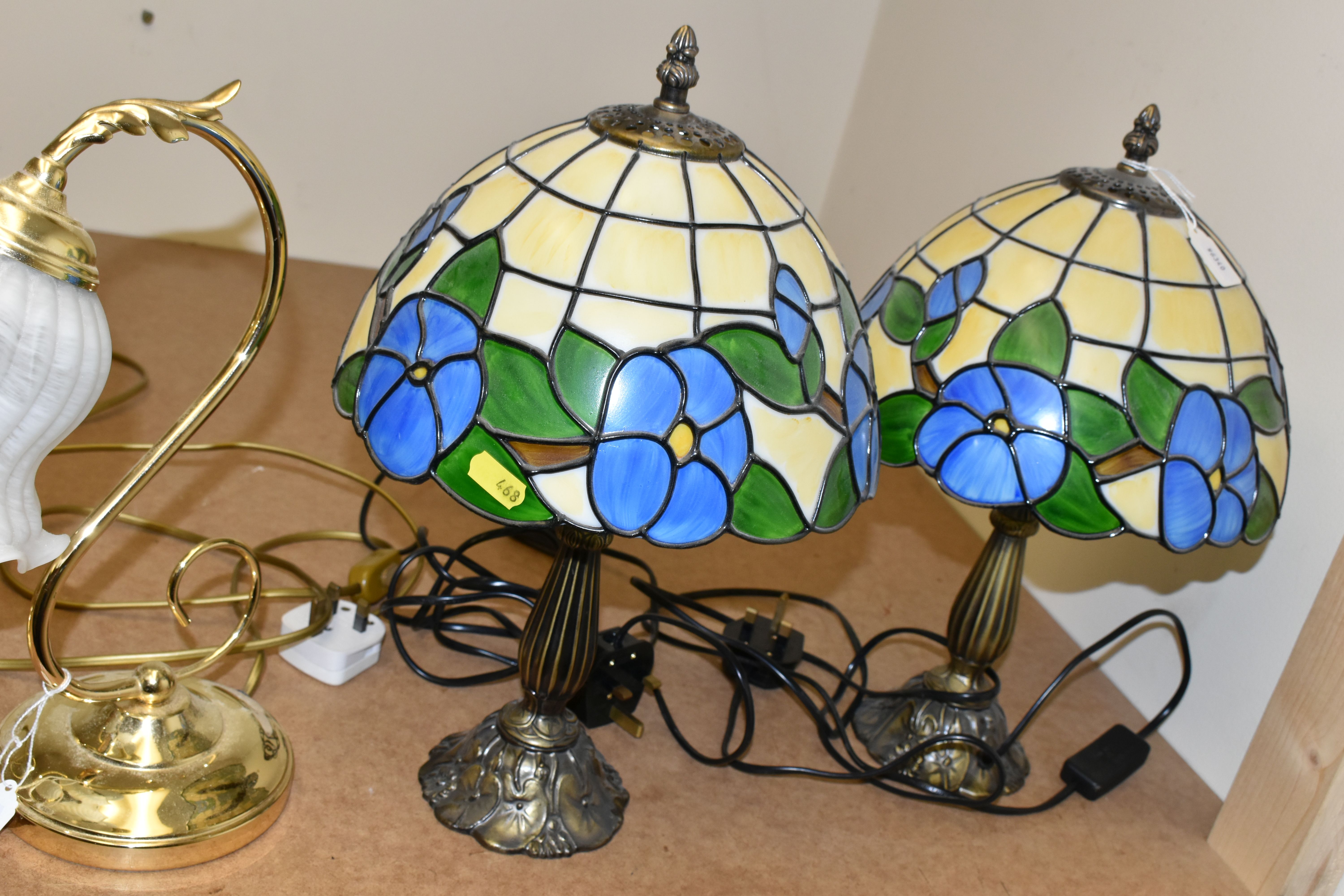 A GROUP OF TABLE LAMPS, to include a pair of 'Tiffany' style lamps with coloured plastic shades, a - Image 5 of 6