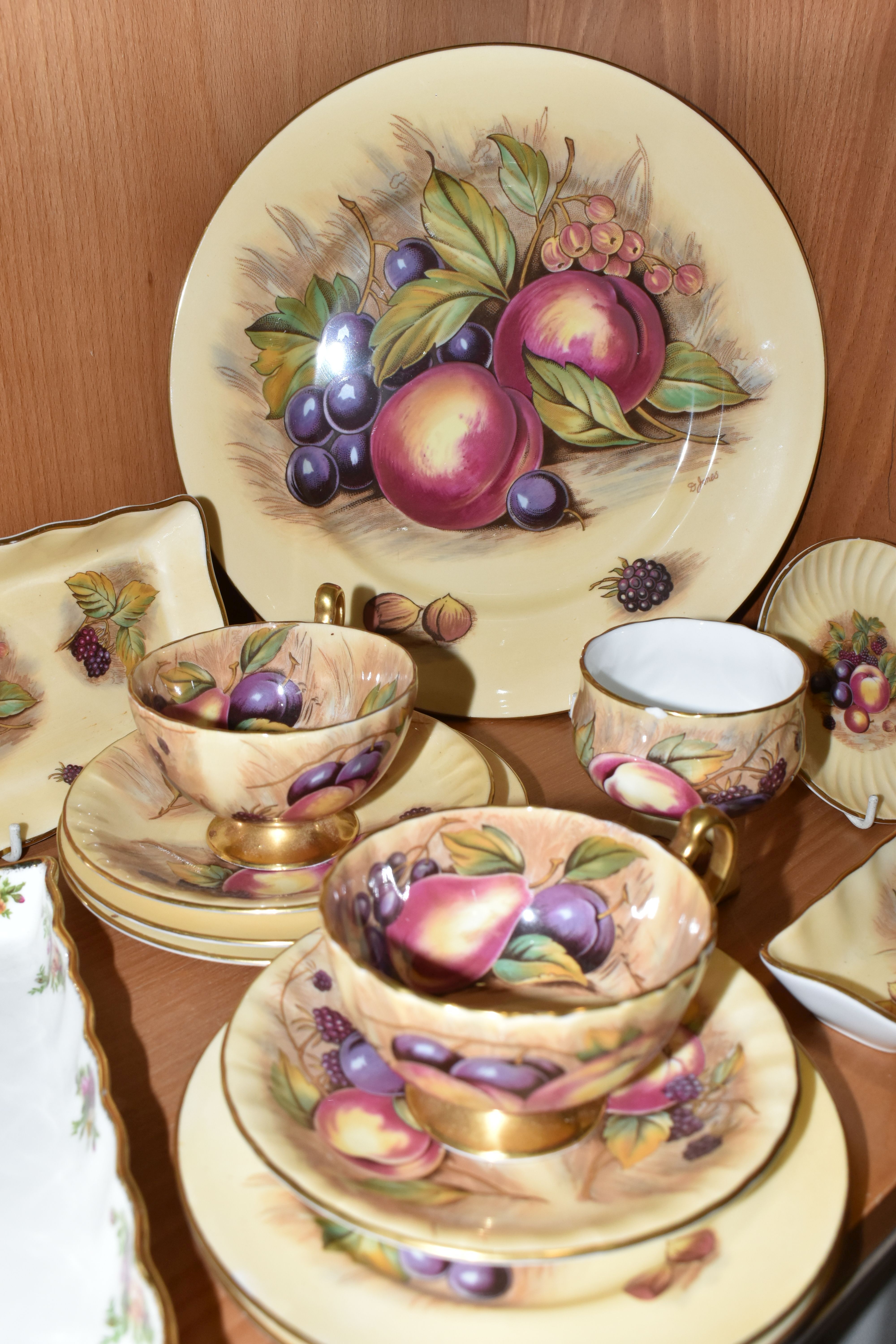 A GROUP OF AYNSLEY 'ORCHARD GOLD' TEAWARE, comprising two tea cups (marked as second quality), two - Image 8 of 8