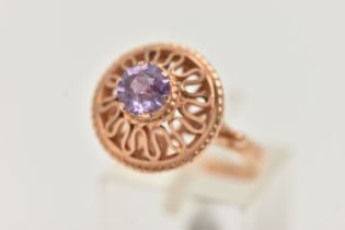 A DECORATIVE SYNTHETIC COLOUR CHANGE SAPPHIRE RING, designed as a circular purple synthetic colour