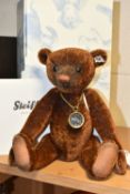 A BOXED LIMITED EDITION STEIFF TEDDY BEAR NANDO, with mohair and cotton russet 'fur', gold